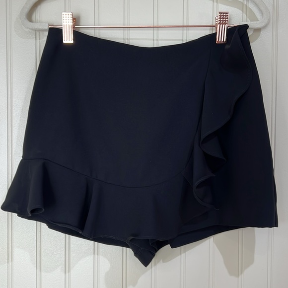 Amanda Uprichard Trisha Black Ruffled lined Skort Size small